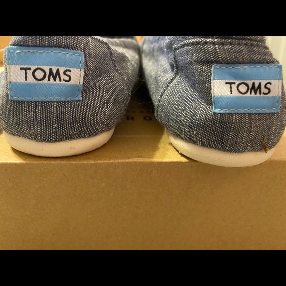 TOMS - Picture 2 of 7